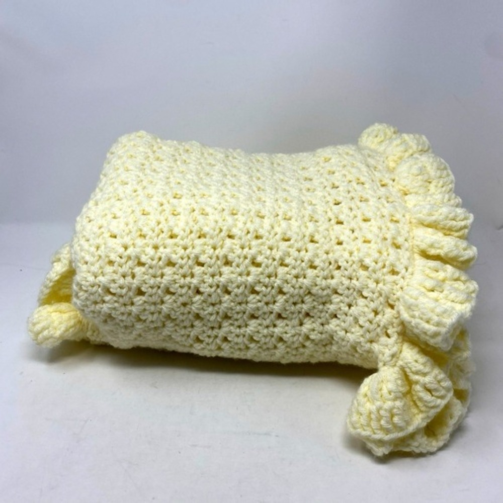 Vintage Handmade Cream Afghan Throw Blanket Cozy Thick Yarn Cottage Granny Beach